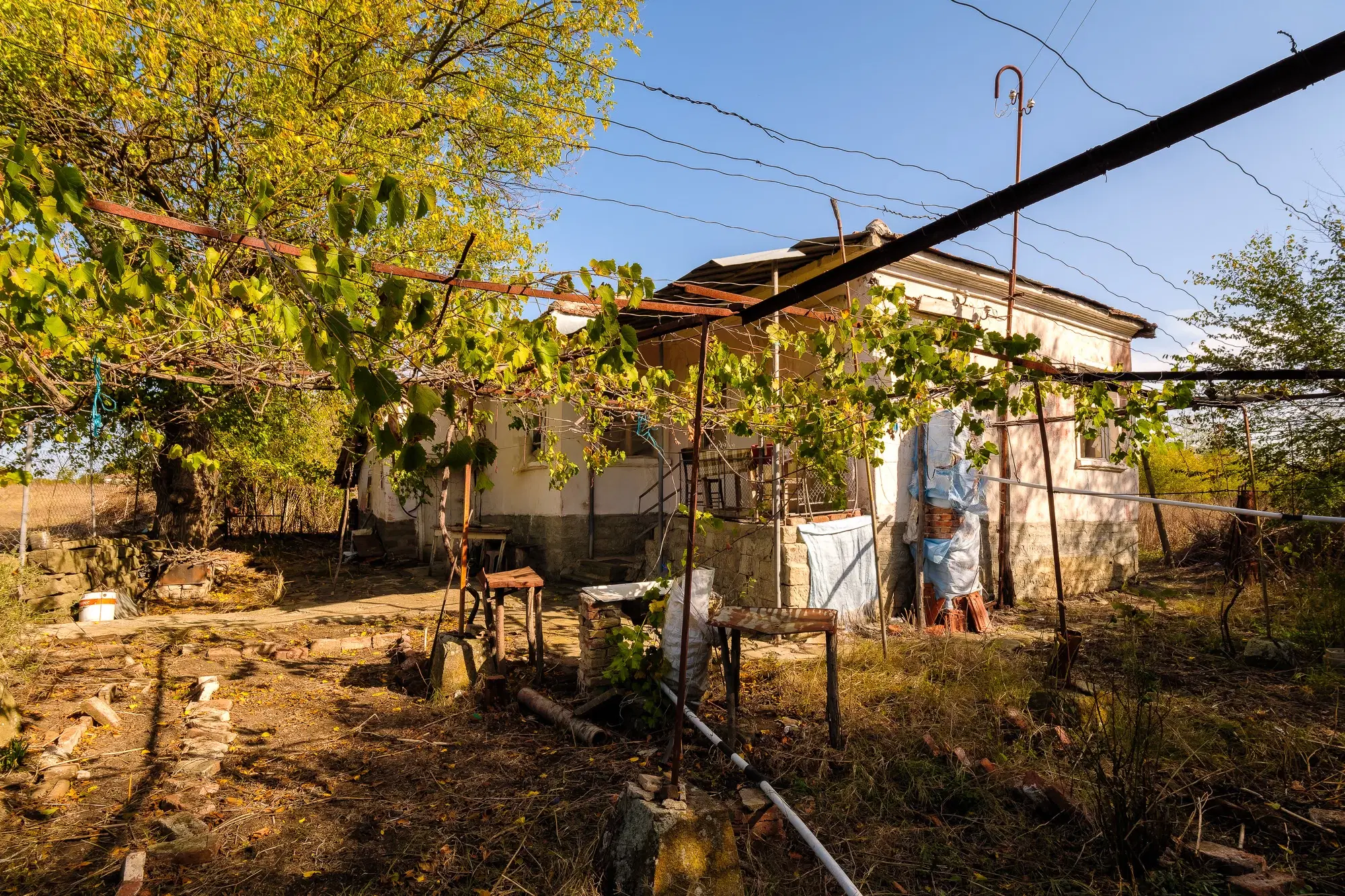 Vrijstaand huis met 1.960 m² grond in Pravdino - Bulgarije