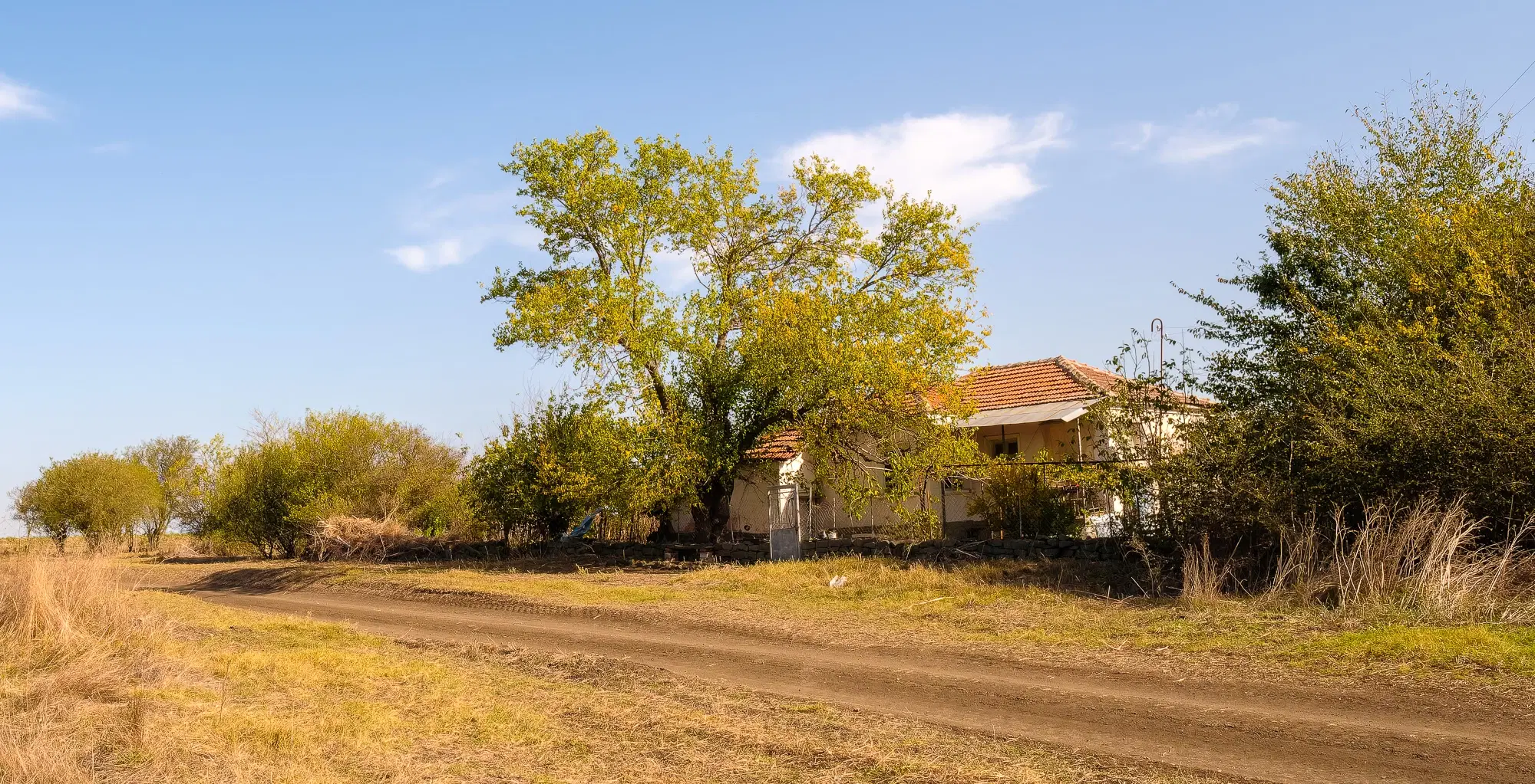 Vrijstaand huis met 1.960 m² grond in Pravdino - Bulgarije