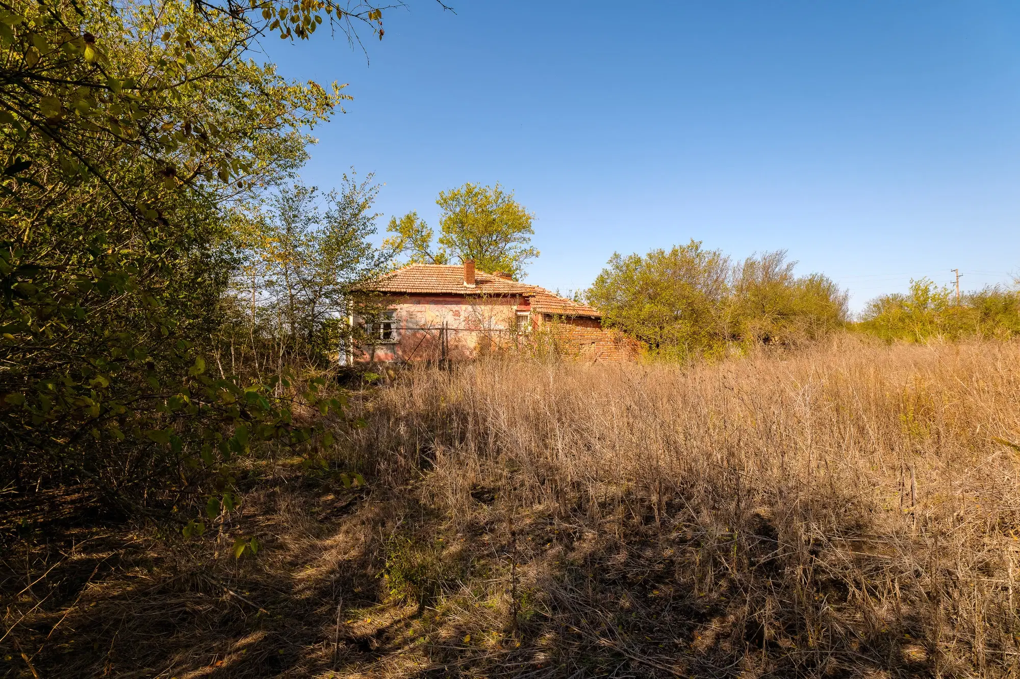 Vrijstaand huis met 1.960 m² grond in Pravdino - Bulgarije