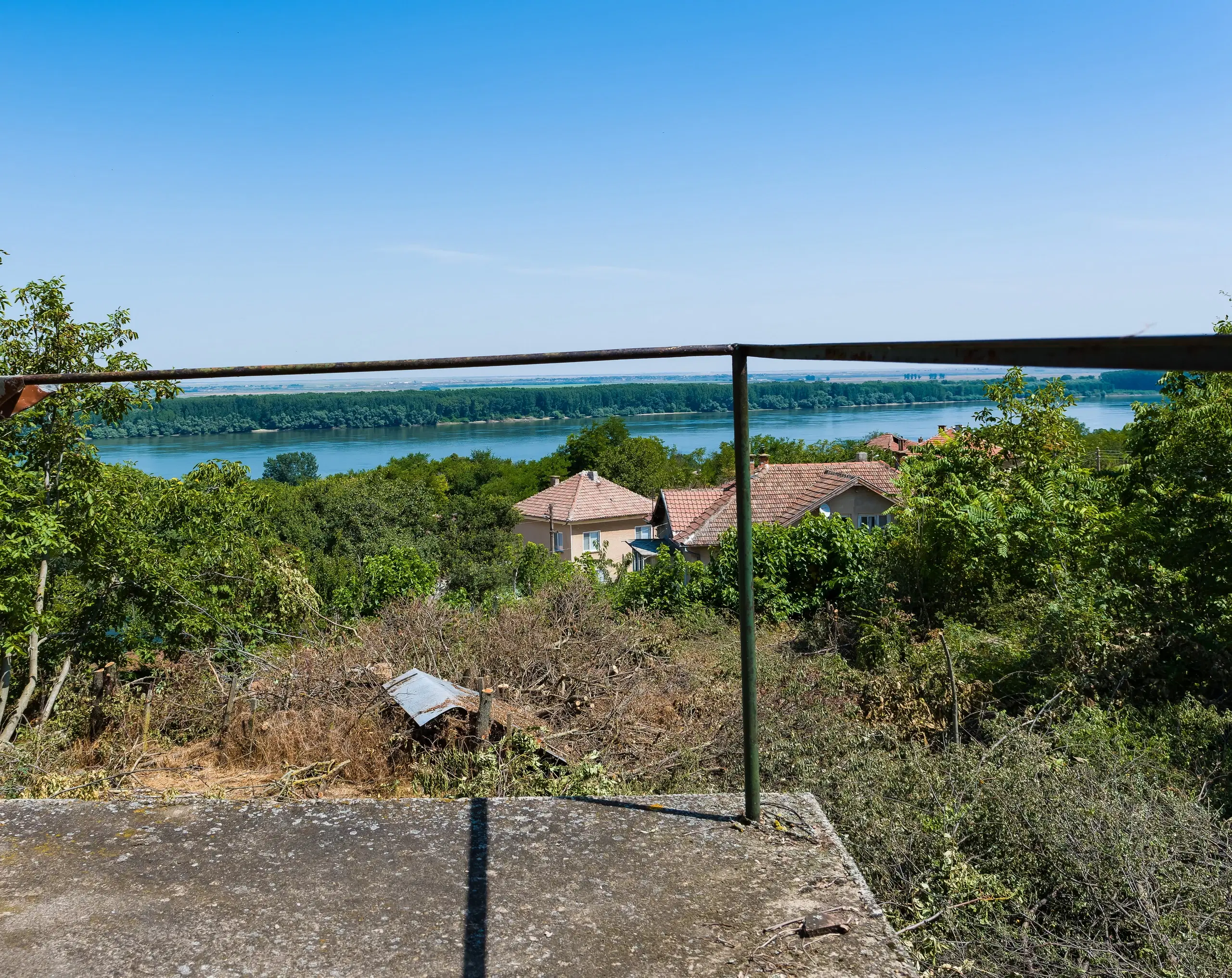 Huis met uitzicht op de rivier en groot perceel van 1.800 m² in Dolni Vadin - Bulgarije