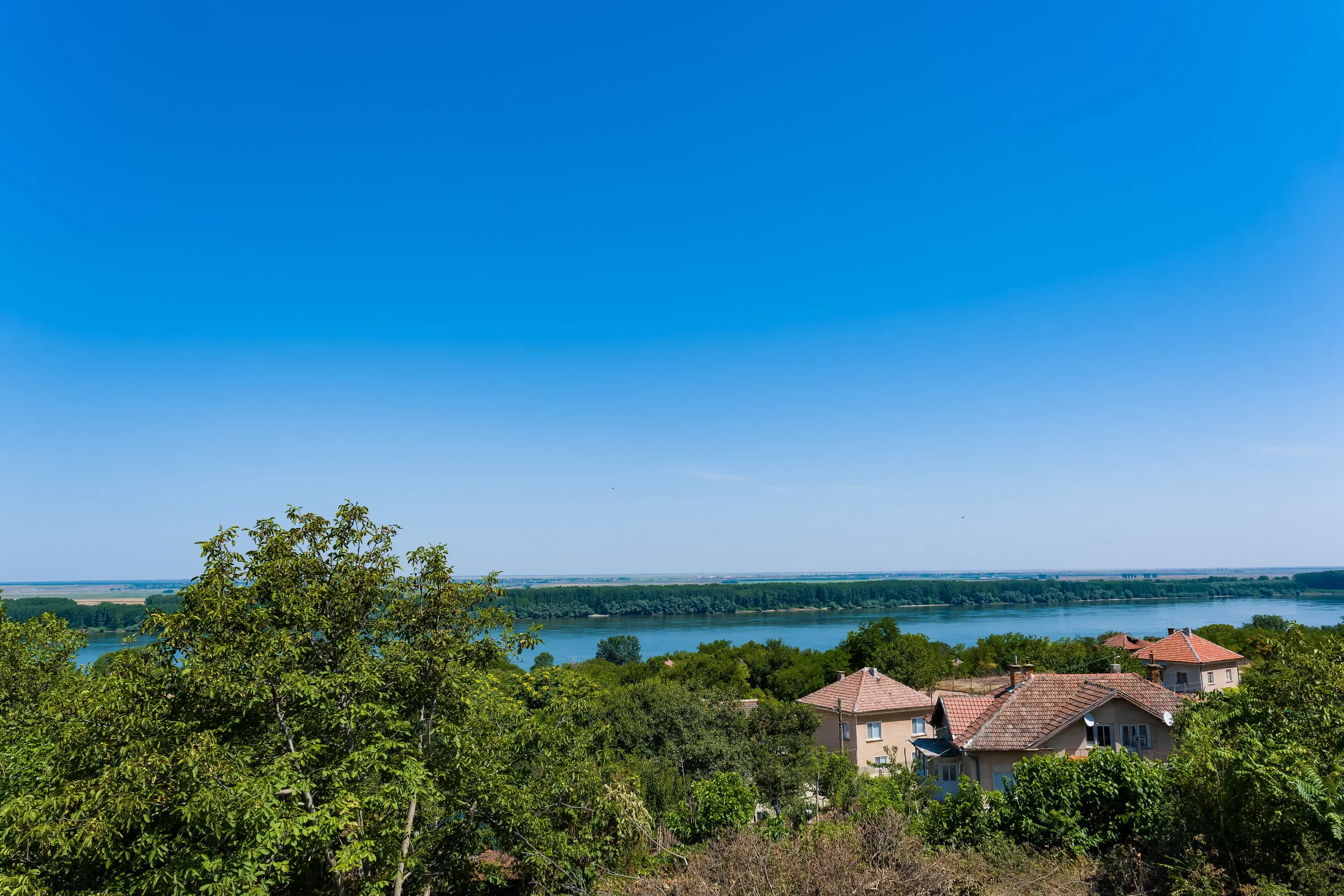 Huis met uitzicht op de rivier en groot perceel van 1.800 m² in Dolni Vadin - Bulgarije