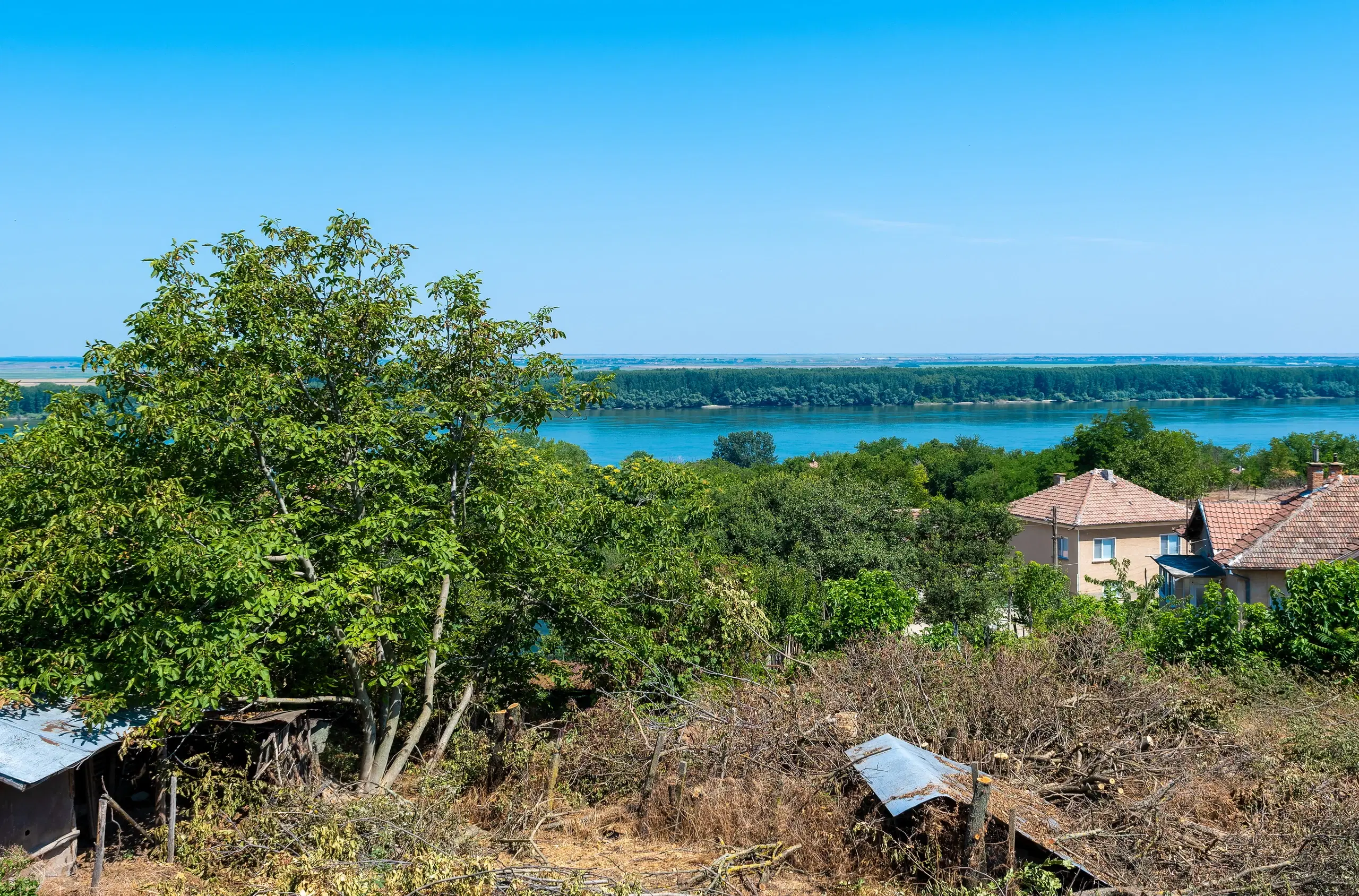 Huis met uitzicht op de rivier en groot perceel van 1.800 m² in Dolni Vadin - Bulgarije