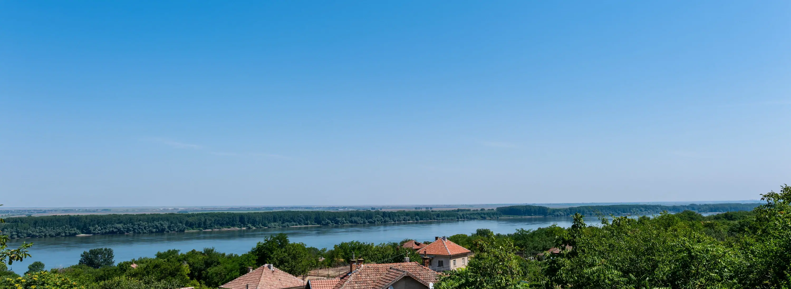 Huis met uitzicht op de rivier en groot perceel van 1.800 m² in Dolni Vadin - Bulgarije