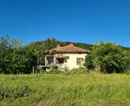 Bergwoning met vrij uitzicht op 830 m² perceel in Sredogriv - Bulgarije