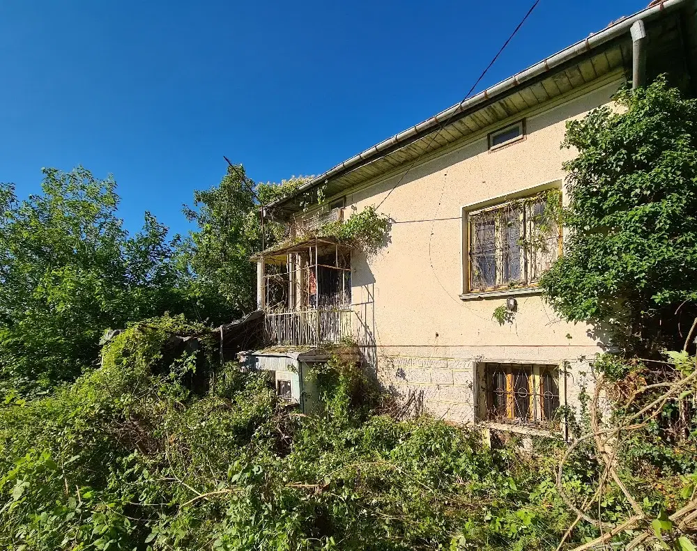 Bergwoning met vrij uitzicht op 830 m² perceel in Sredogriv - Bulgarije