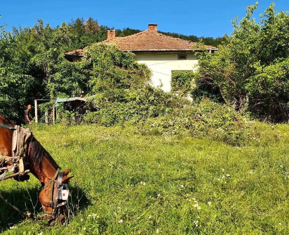 Bergwoning met vrij uitzicht op 830 m² perceel in Sredogriv - Bulgarije