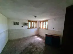 Bergwoning met vrij uitzicht op 830 m² perceel in Sredogriv - Bulgarije