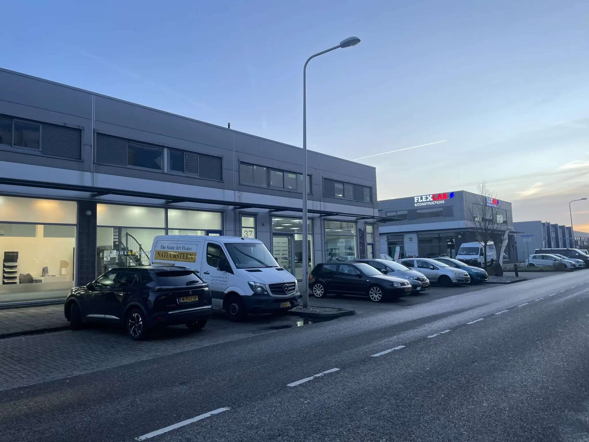 6 parkeerplaatsen a/d 's Gravenzandseweg te Wateringen