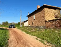 Gezinswoning met 800 m² grond met fruitbomen in Ovcha Mogila, Veliko Tarnovo - Bulgarije