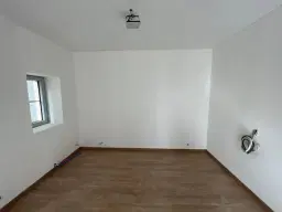 Gerenoveerd herenhuis met 6 slaapkamers / studios in La Trimouille, Frankrijk