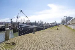 Motorschip 'Gigant' te Schiedam