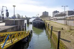 Motorschip 'Gigant' te Schiedam