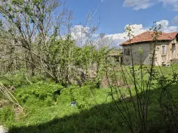 Huis + bijgebouw + 1.700 m² grond in Chervena, Veliko Tarnovo - Bulgarije