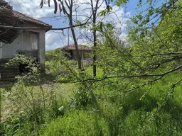 Huis + bijgebouw + 1.700 m² grond in Chervena, Veliko Tarnovo - Bulgarije