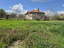 Huis + bijgebouw + 1.700 m² grond in Chervena, Veliko Tarnovo - Bulgarije
