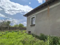Huis + bijgebouw + 1.700 m² grond in Chervena, Veliko Tarnovo - Bulgarije