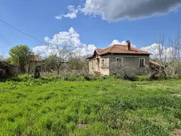 Huis + bijgebouw + 1.700 m² grond in Chervena, Veliko Tarnovo - Bulgarije