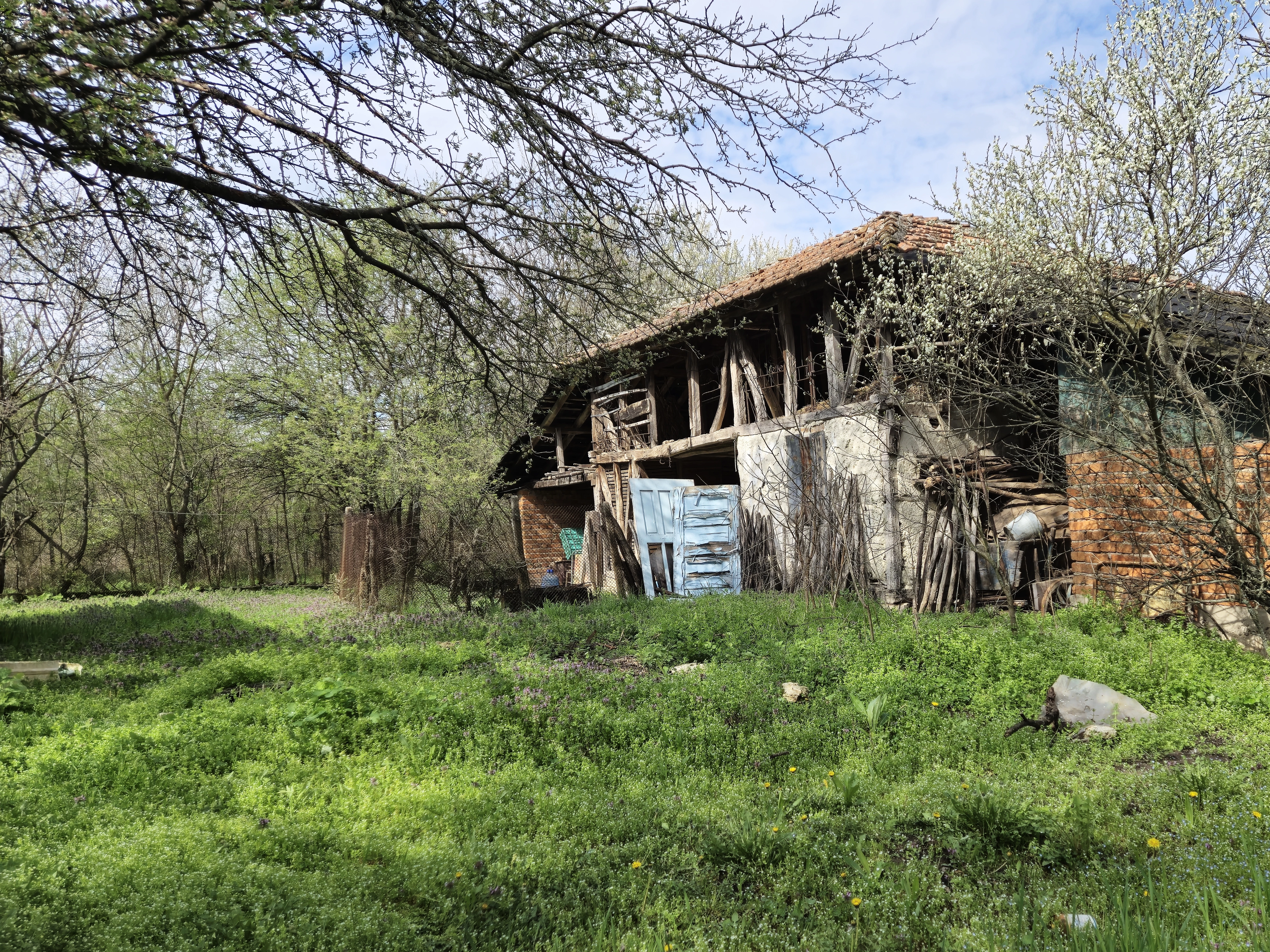 Balkan-stijl klassiek huis, schuur en 2 percelen totaal 1.478 m² in Tsar Petrovo - Bulgarije