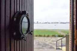 Unieke vrijwillige verkoop van een vrijstaande torenvilla gelegen te Pernis