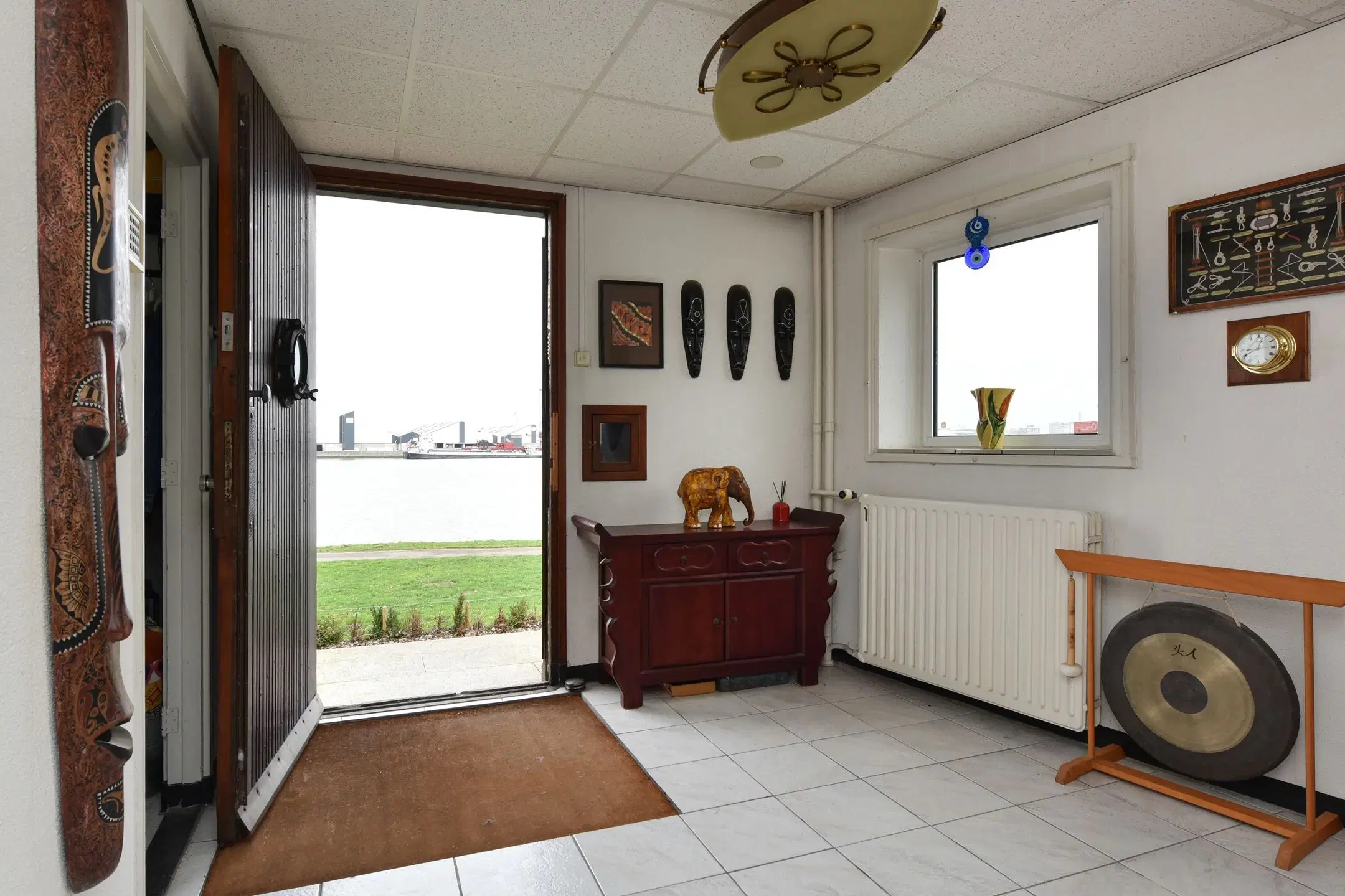 Unieke vrijwillige verkoop van een vrijstaande torenvilla gelegen te Pernis