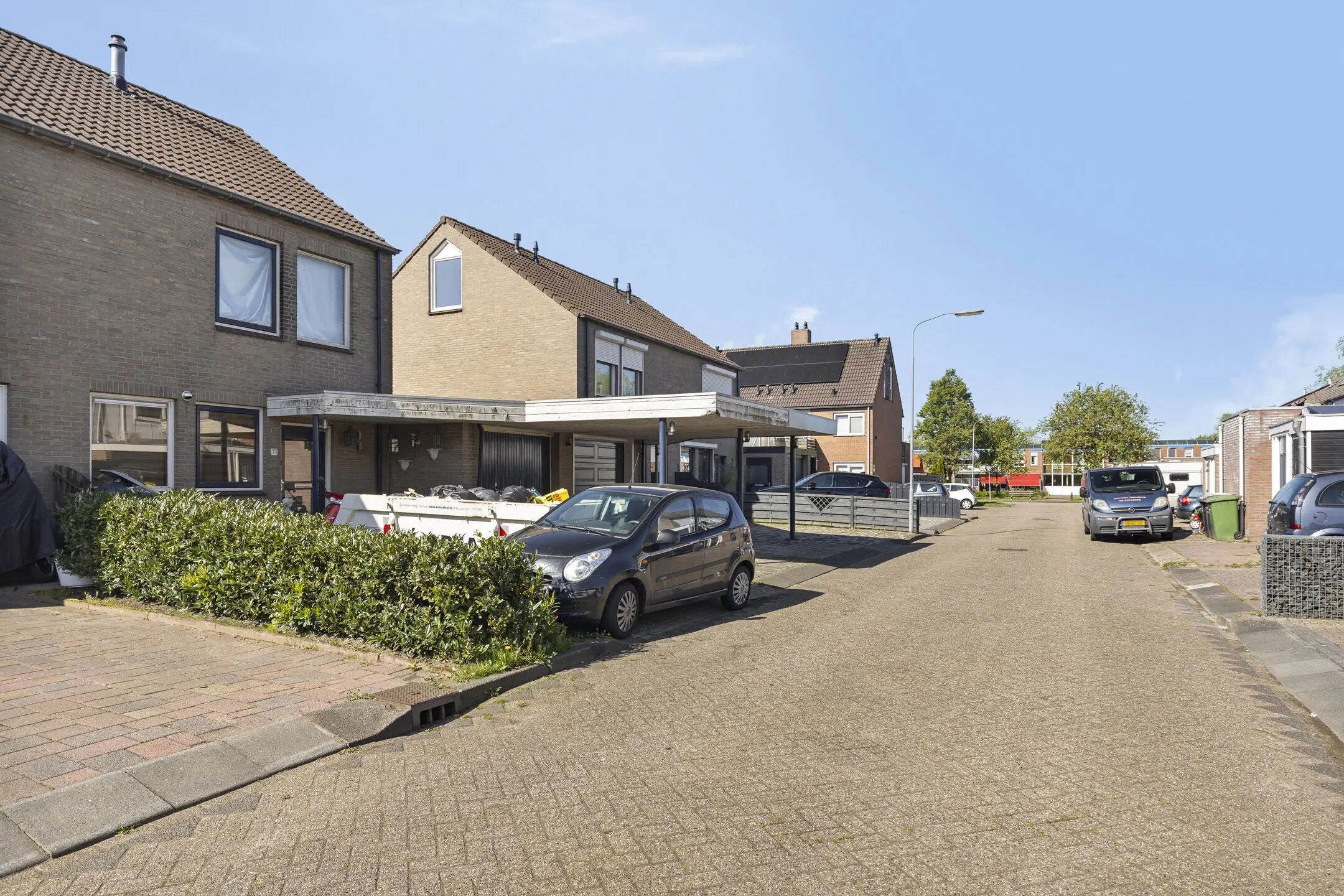 Klazienaveen, Akkerdistel 71