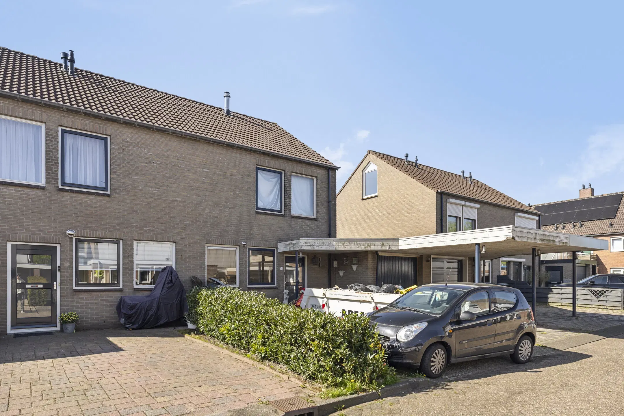 Klazienaveen, Akkerdistel 71
