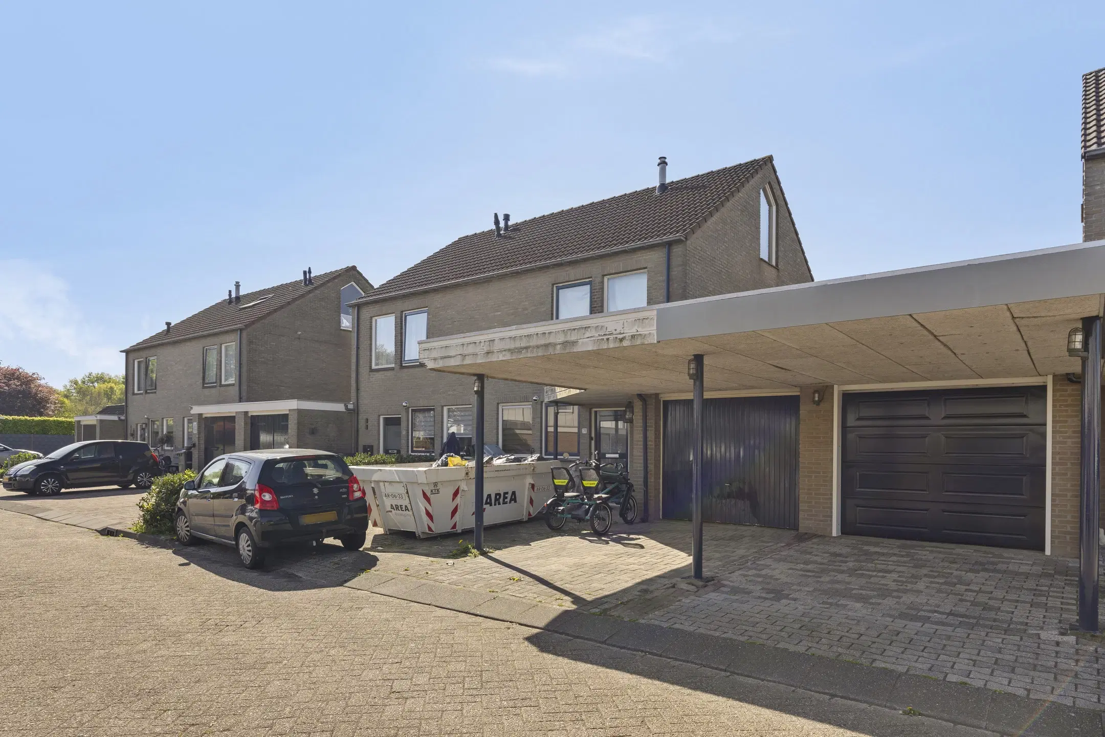 Klazienaveen, Akkerdistel 71
