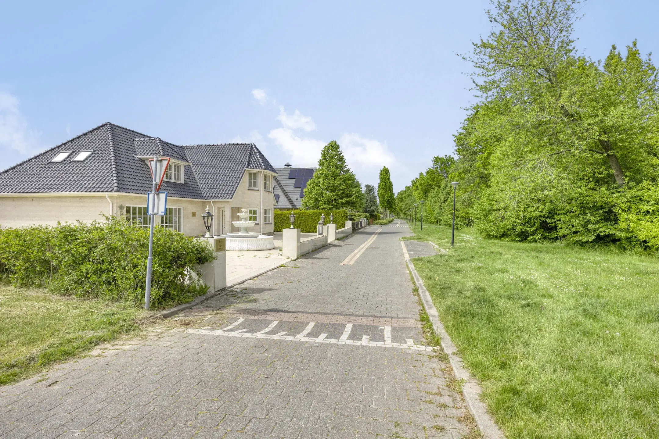 Almere, Vergulde Draakstraat 5