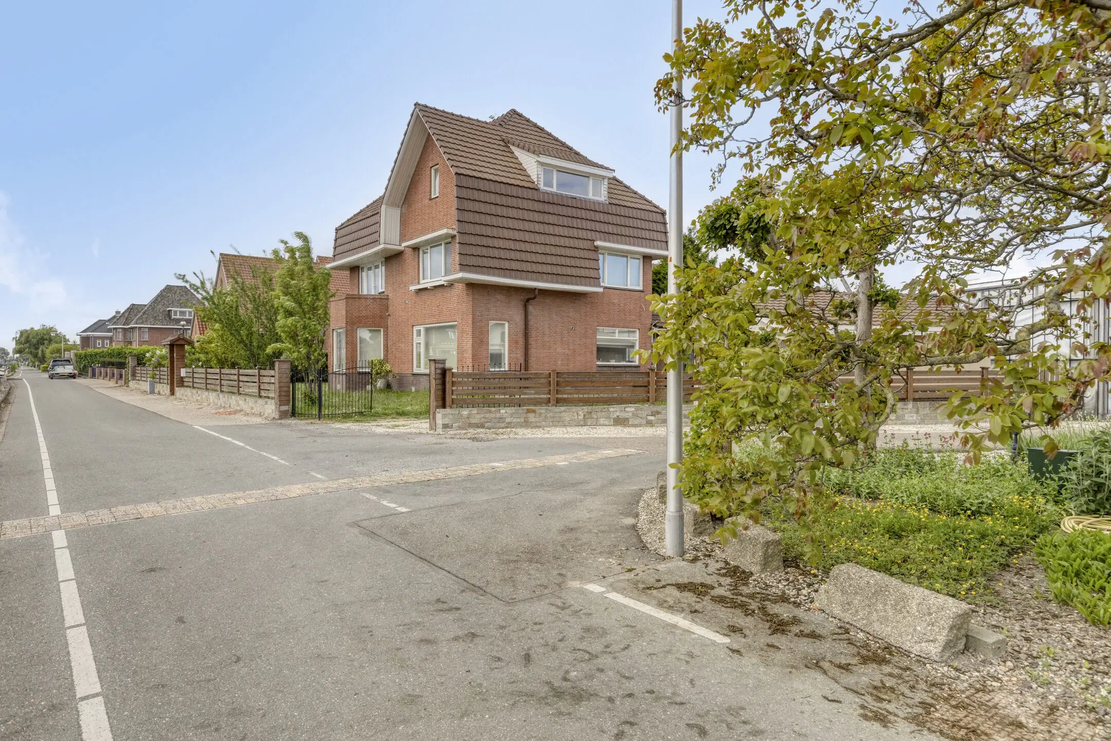 Poeldijk, Vredebestlaan 64