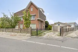 Poeldijk, Vredebestlaan 64