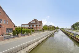 Poeldijk, Vredebestlaan 64
