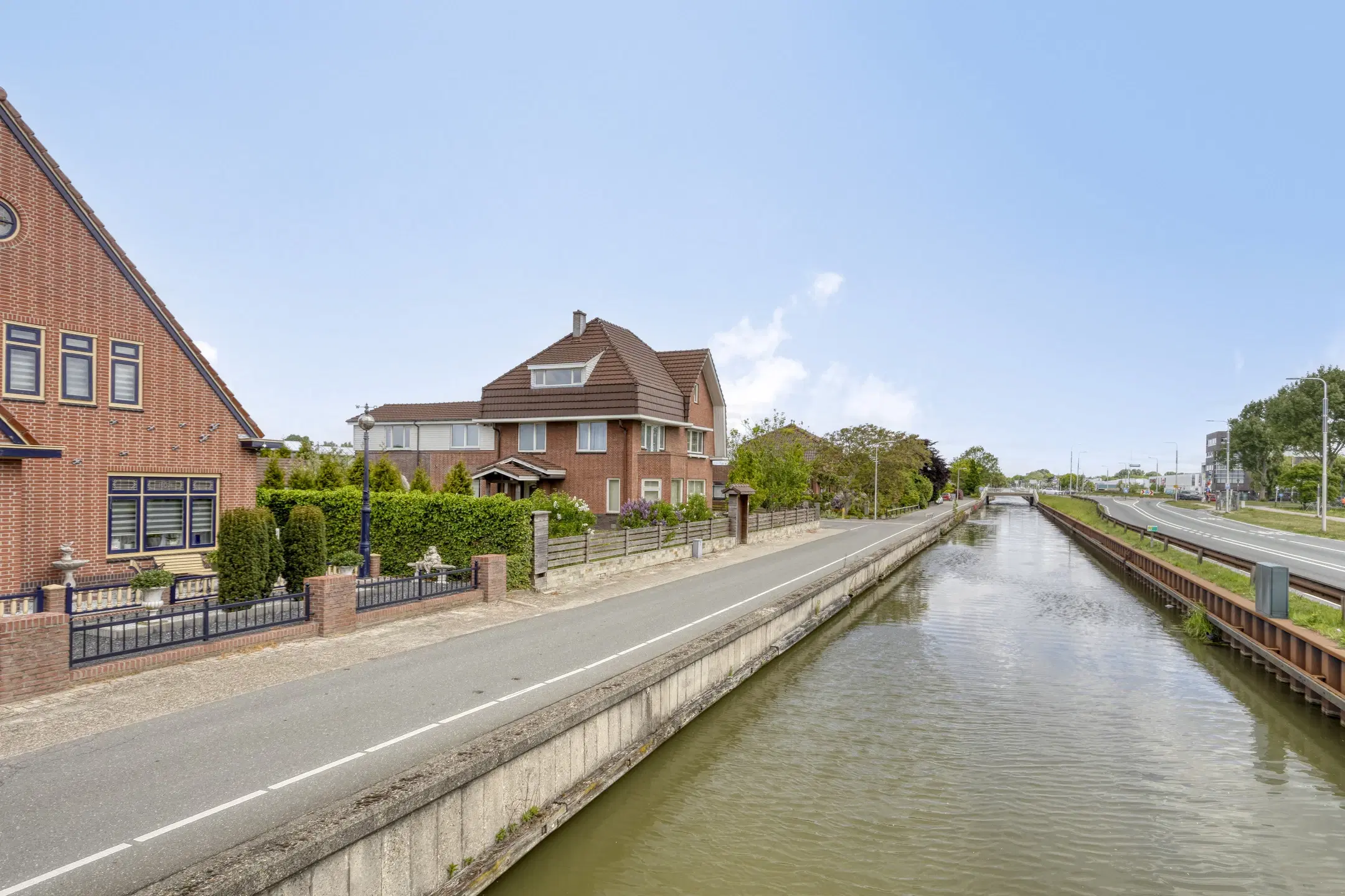 Poeldijk, Vredebestlaan 64
