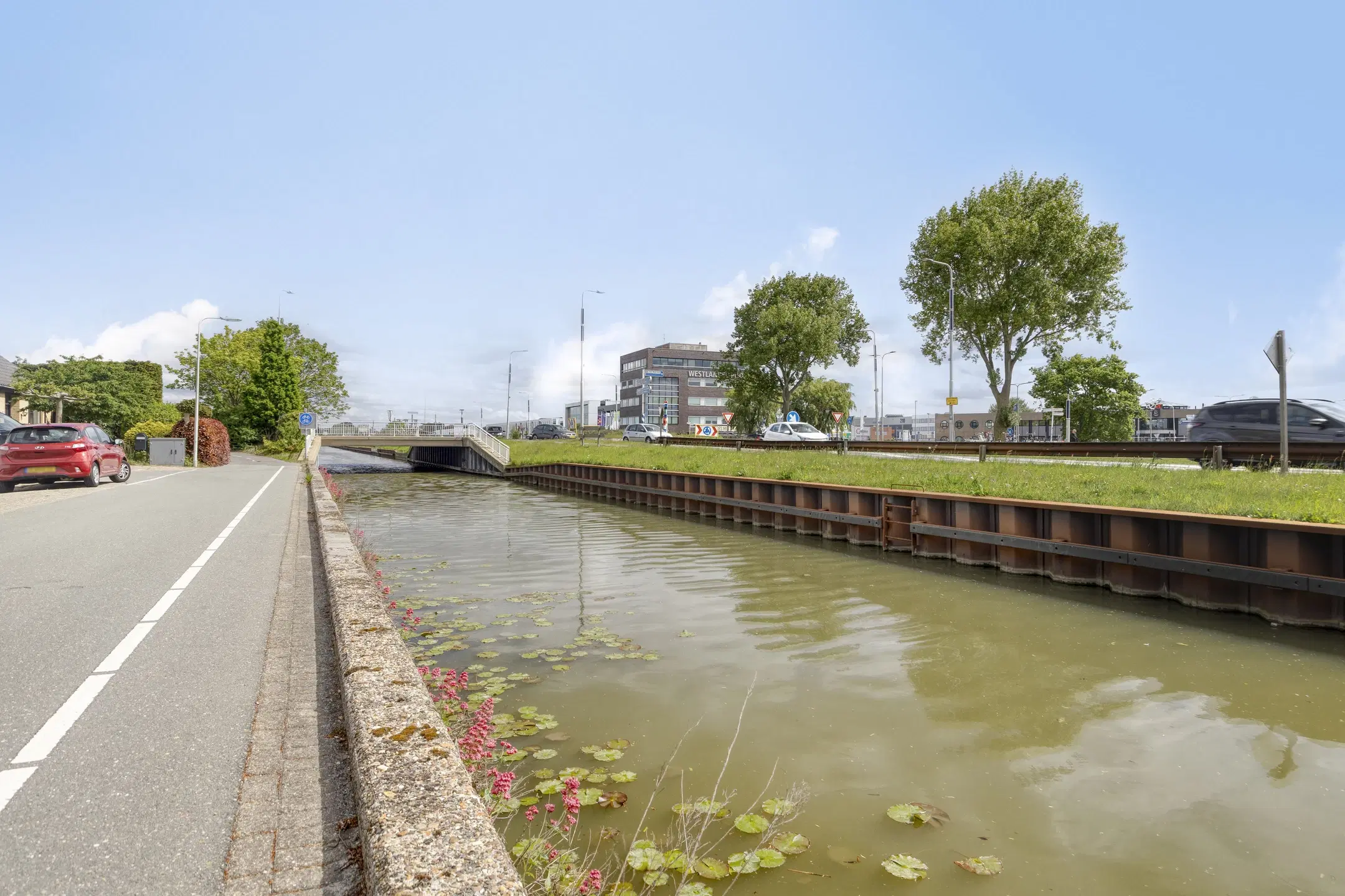 Poeldijk, Vredebestlaan 64