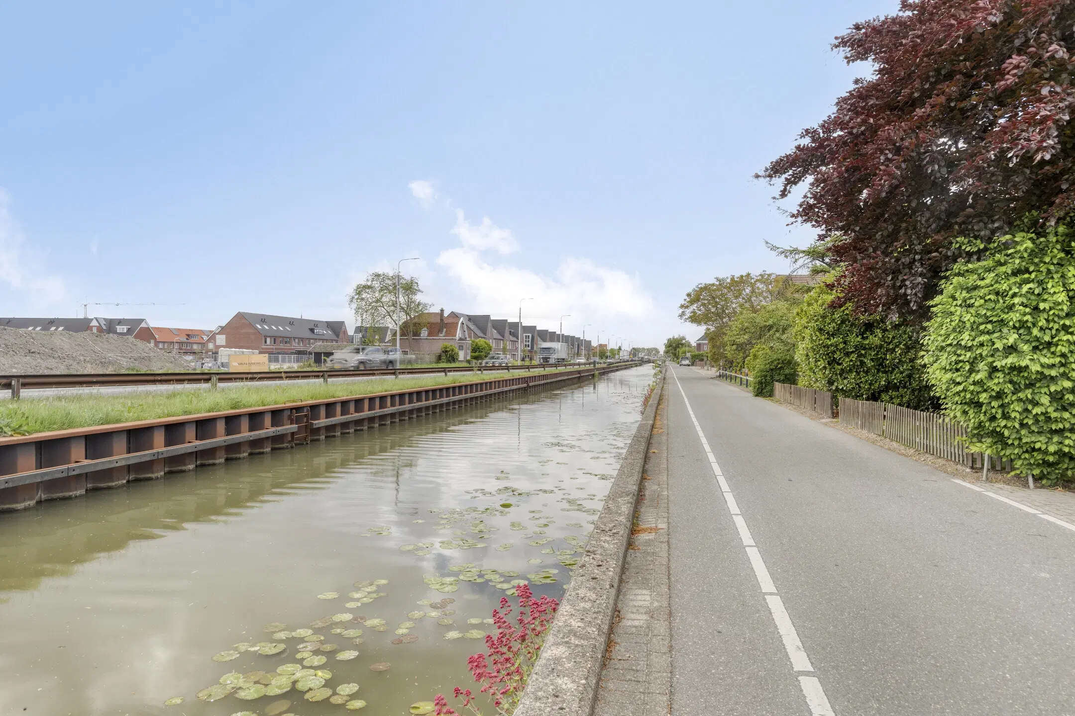 Poeldijk, Vredebestlaan 64