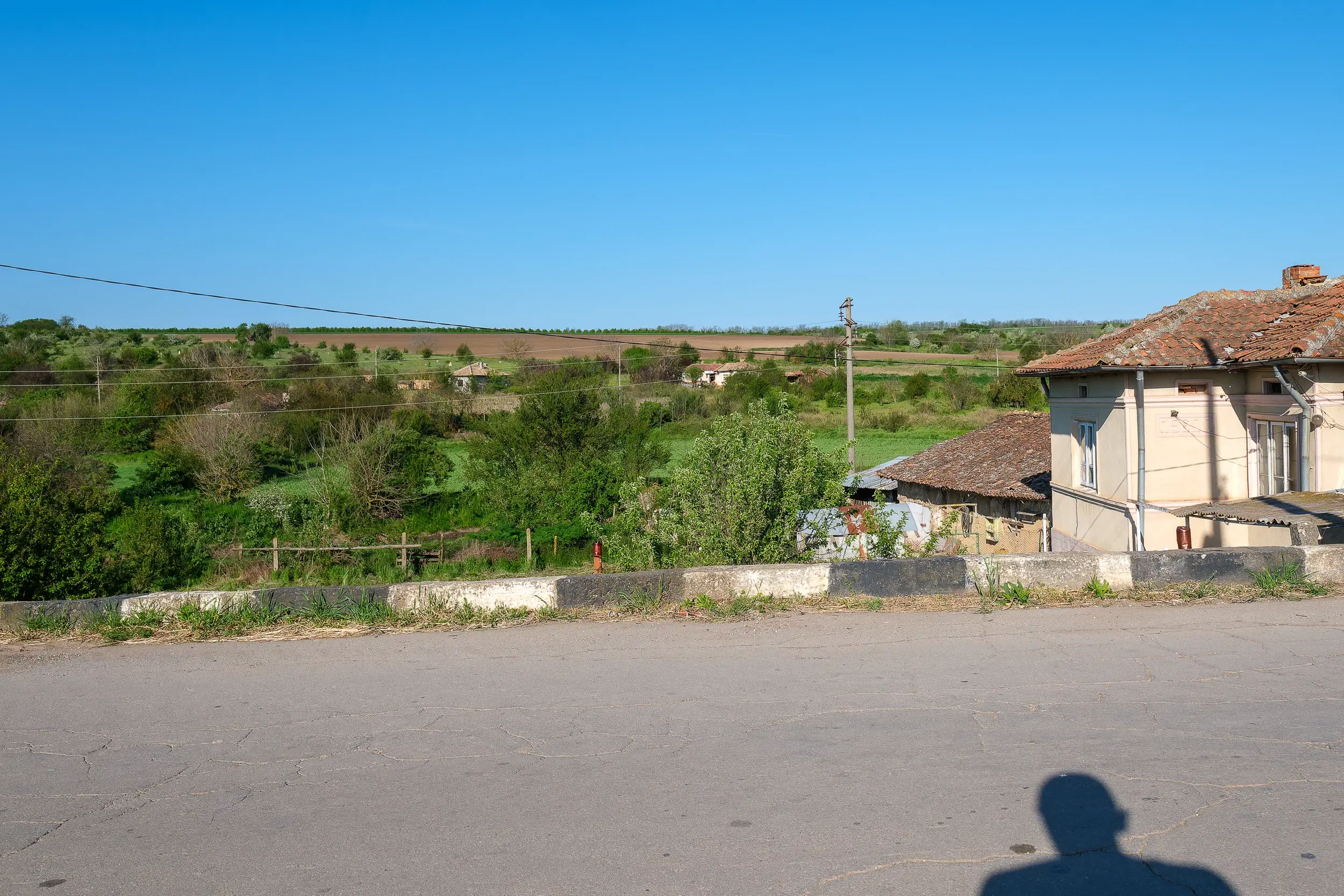 Grote 2-laagse woning, bijgebouwen + 1.110 m² grond in Polkovnik Dyakovo - Bulgarije