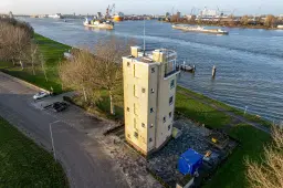 Unieke vrijwillige verkoop van een vrijstaande torenvilla gelegen te Pernis