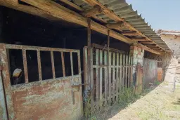 2-laagse grote woning, bijgebouwen + 1.110 m² grond in Polkovnik Dyakovo - Bulgarije