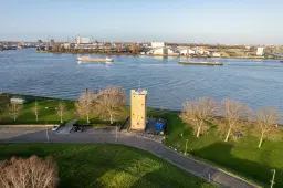 Unieke vrijwillige verkoop van een vrijstaande torenvilla gelegen te Pernis