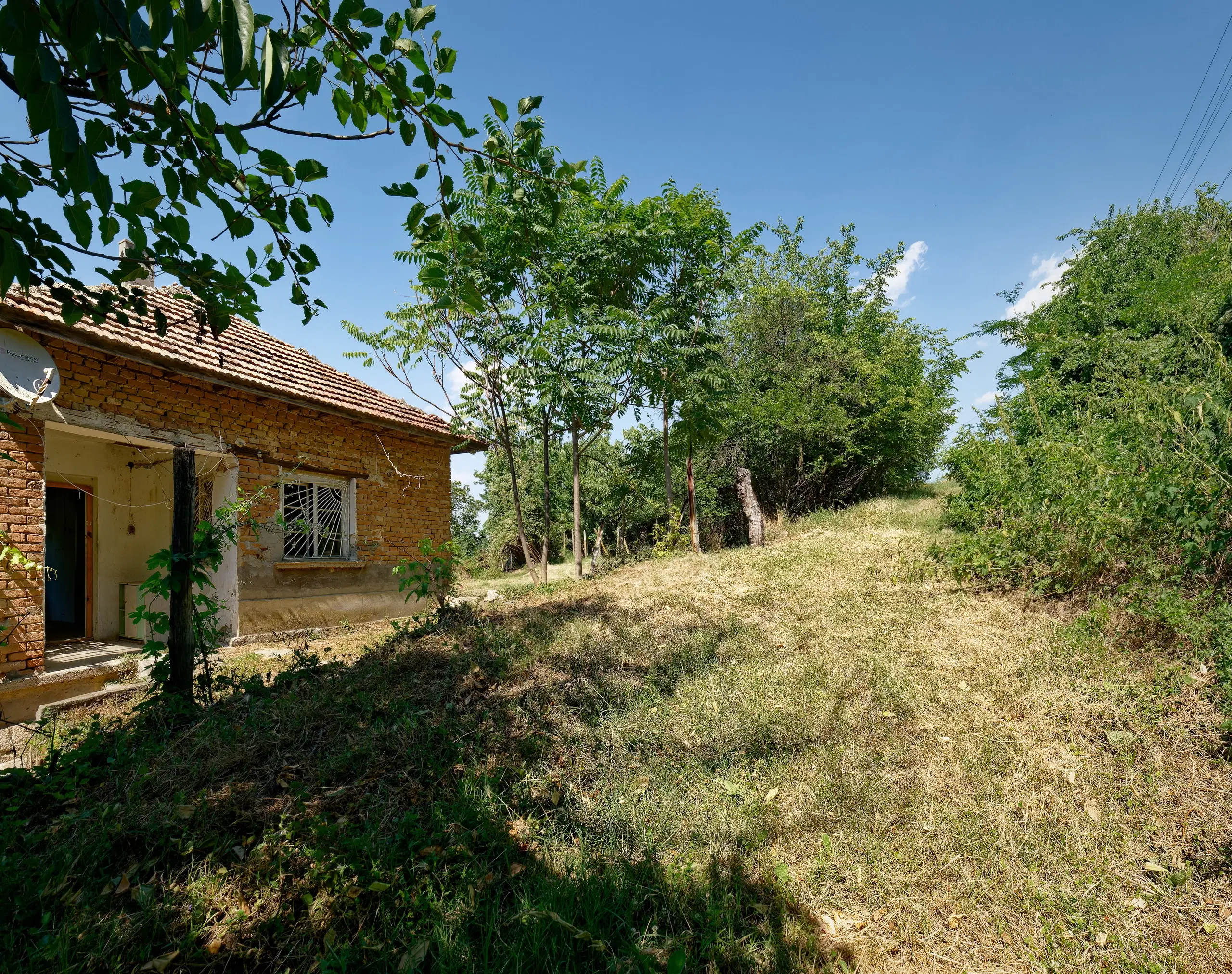 2 verdiepingen tellend huis met uitzicht op de Donau, bijgebouwen + 967 m² grond in Ostrov - Bulgarije