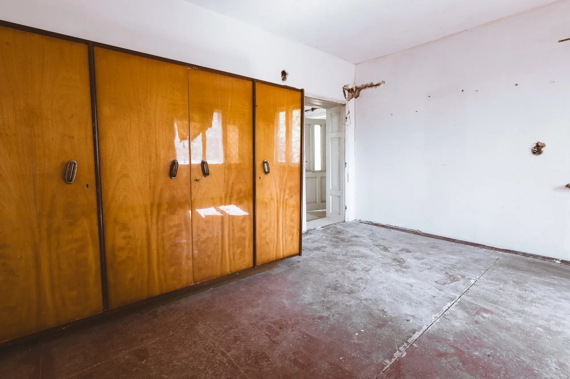 2 verdiepingen tellend huis met uitzicht op de Donau, bijgebouwen + 967 m² grond in Ostrov - Bulgarije