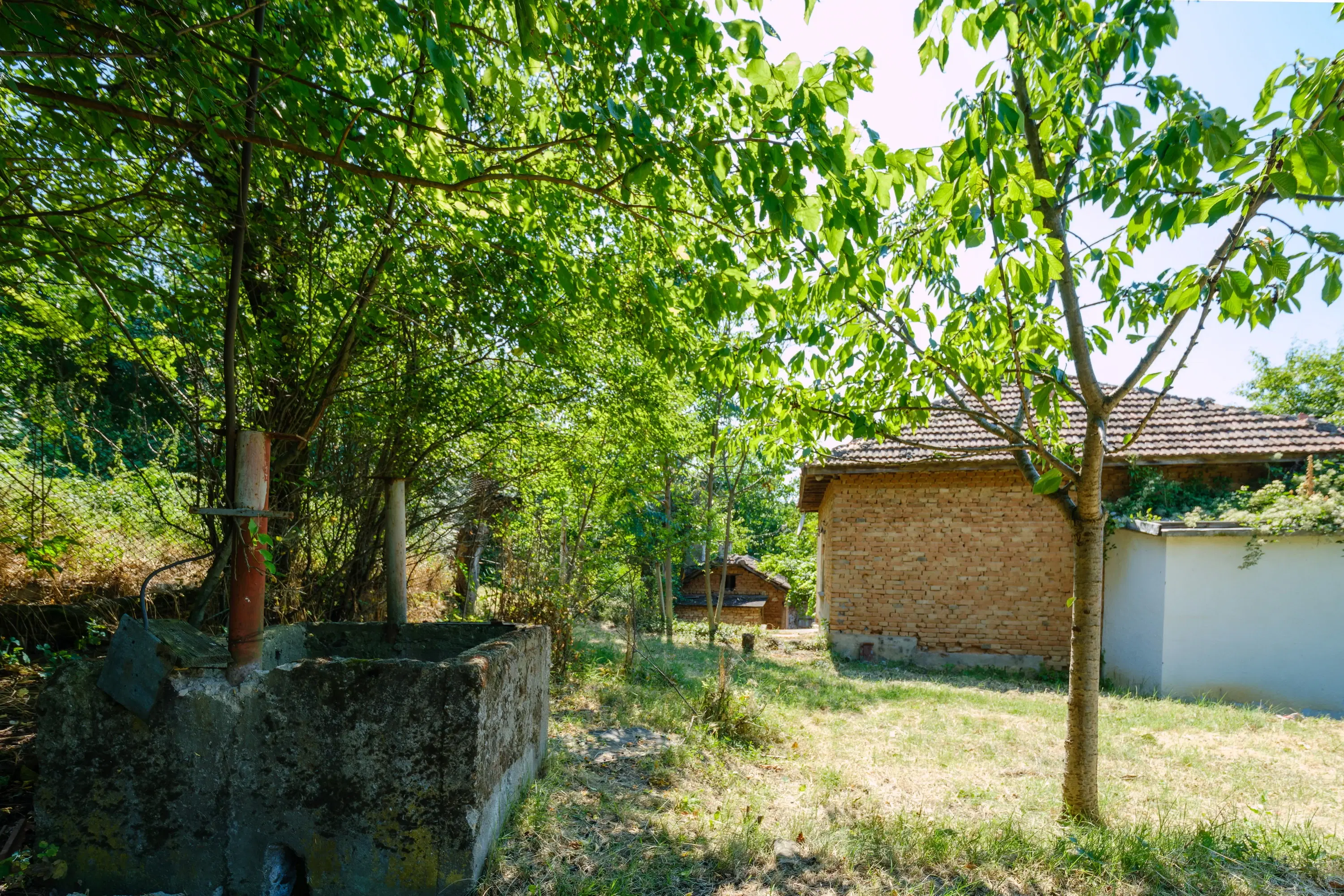 2 verdiepingen tellend huis met uitzicht op de Donau, bijgebouwen + 967 m² grond in Ostrov - Bulgarije