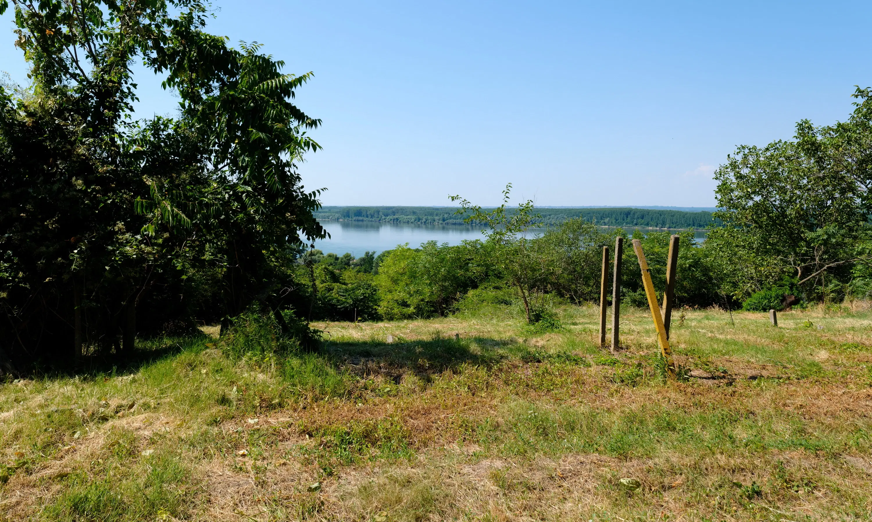 2 verdiepingen tellend huis met uitzicht op de Donau, bijgebouwen + 967 m² grond in Ostrov - Bulgarije