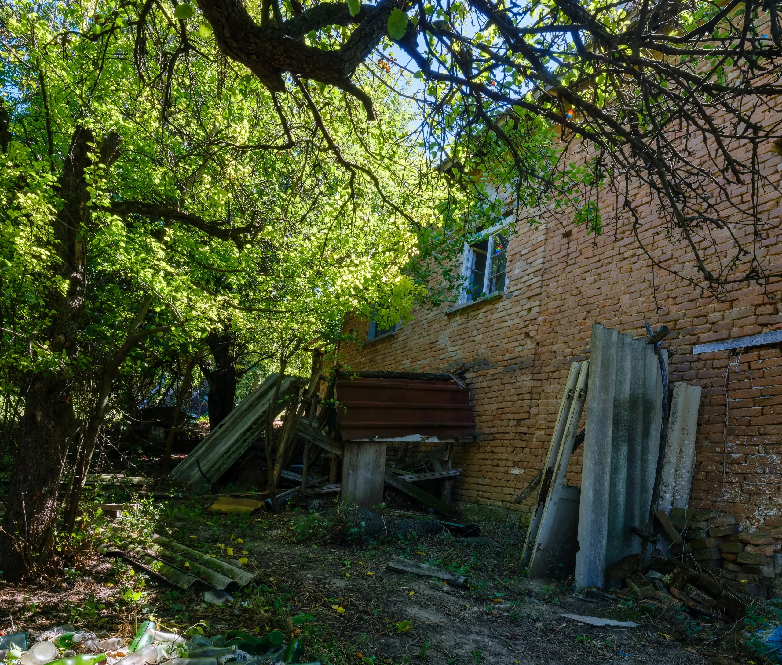 2 verdiepingen tellend huis met uitzicht op de Donau, bijgebouwen + 967 m² grond in Ostrov - Bulgarije