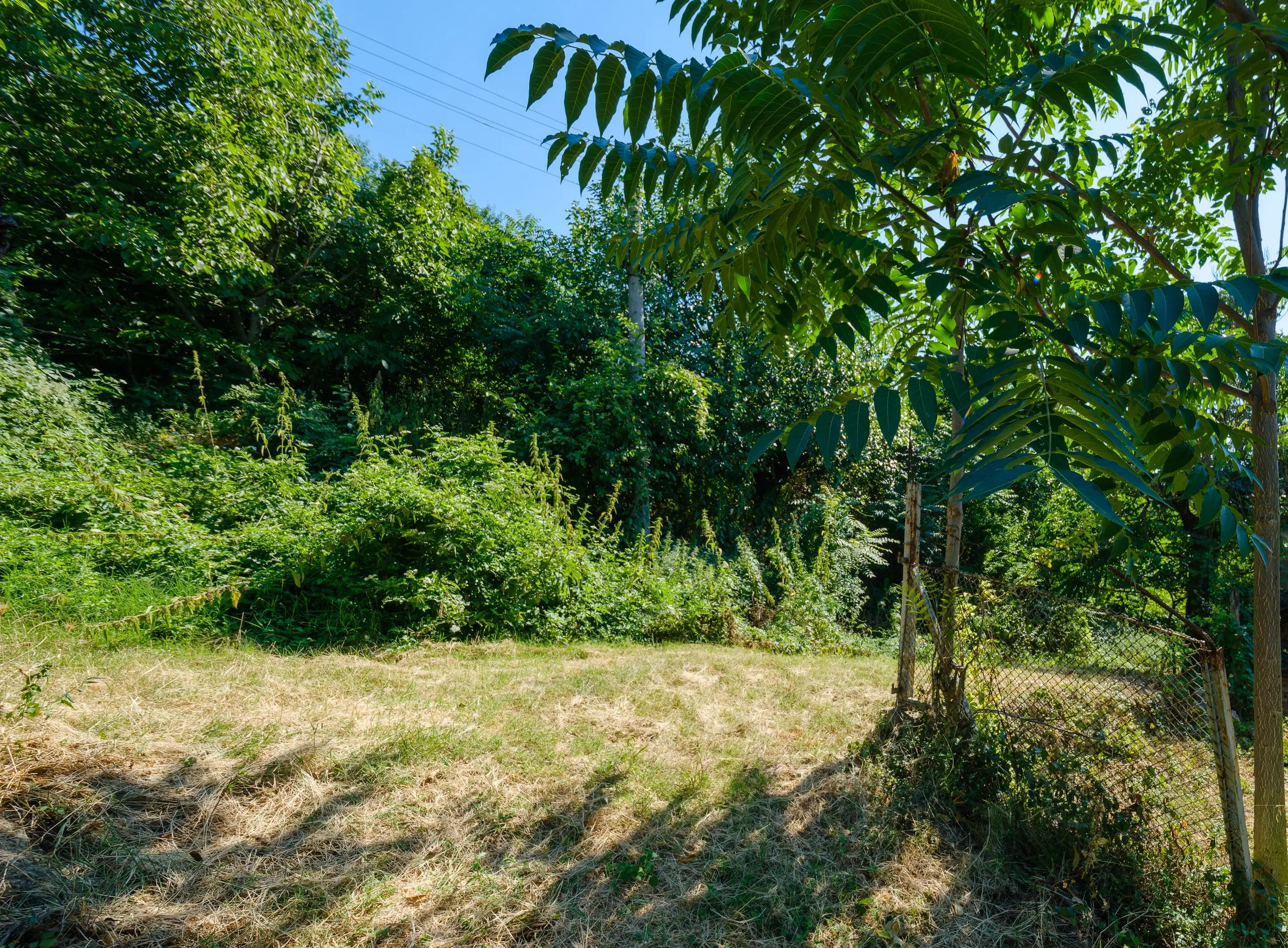 2 verdiepingen tellend huis met uitzicht op de Donau, bijgebouwen + 967 m² grond in Ostrov - Bulgarije