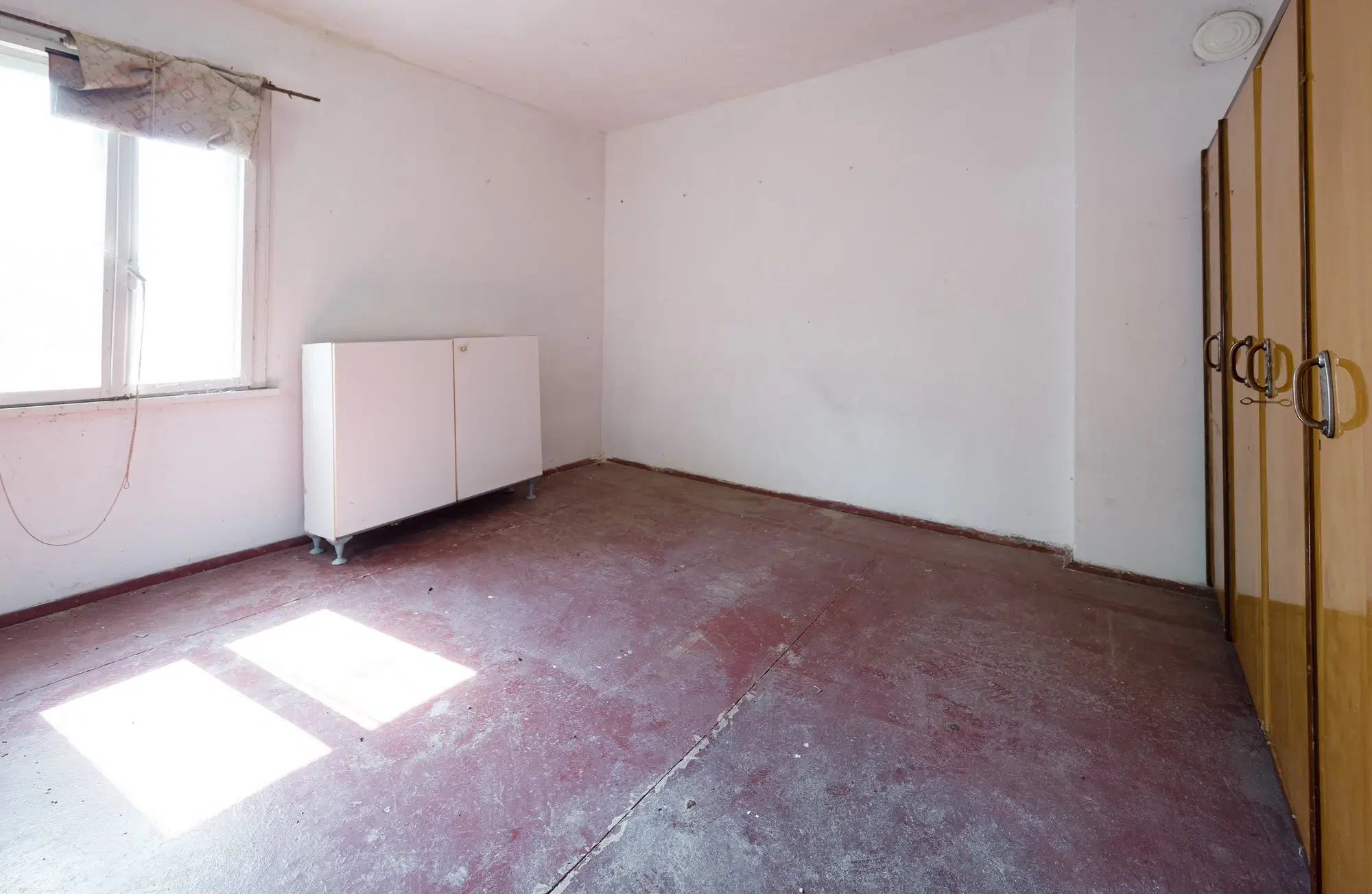 2 verdiepingen tellend huis met uitzicht op de Donau, bijgebouwen + 967 m² grond in Ostrov - Bulgarije