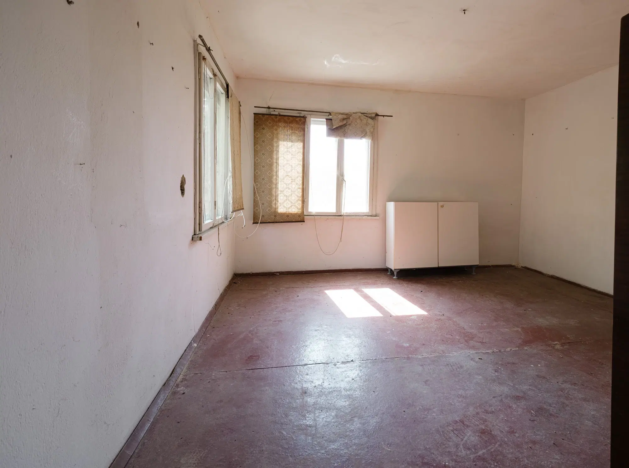 2 verdiepingen tellend huis met uitzicht op de Donau, bijgebouwen + 967 m² grond in Ostrov - Bulgarije