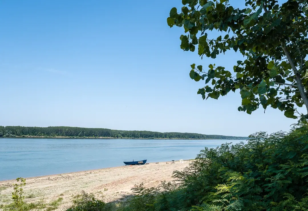 2 verdiepingen tellend huis met uitzicht op de Donau, bijgebouwen + 967 m² grond in Ostrov - Bulgarije