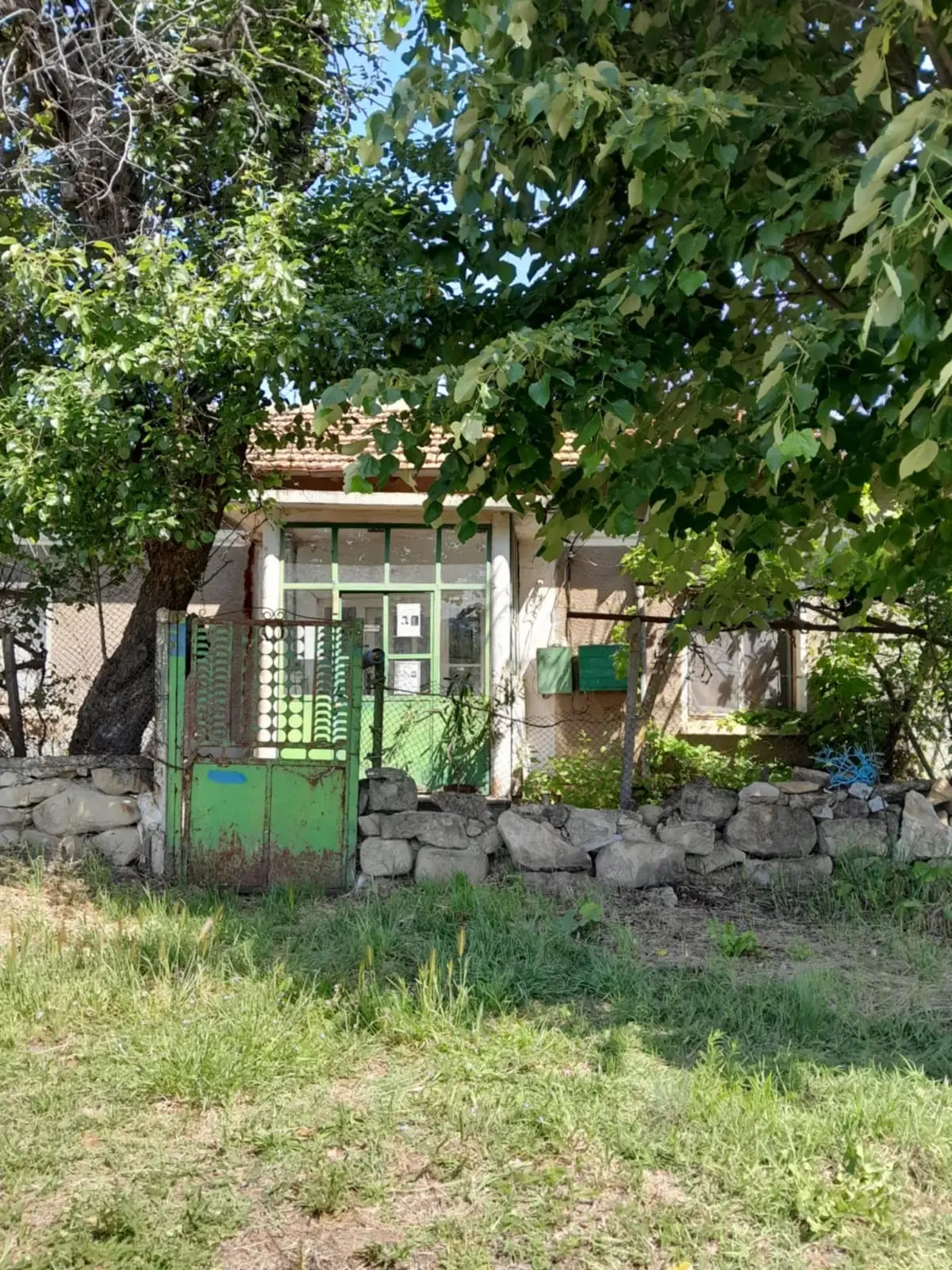 2.480 m² land met 2 huizen en bijgebouwen in Rakovitsa, Vidin - Bulgarije