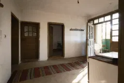 1.238 m² grond met een klassiek Balkanhuis en bijgebouw in Izvor Mahala - Bulgarije