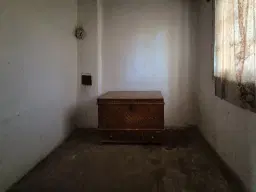 1.238 m² grond met een klassiek Balkanhuis en bijgebouw in Izvor Mahala - Bulgarije